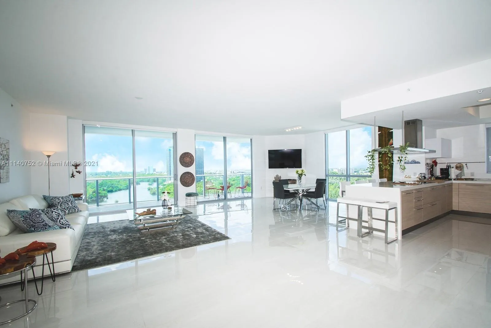 17111 Biscayne Blvd # 1202, North Miami Beach FL 33160