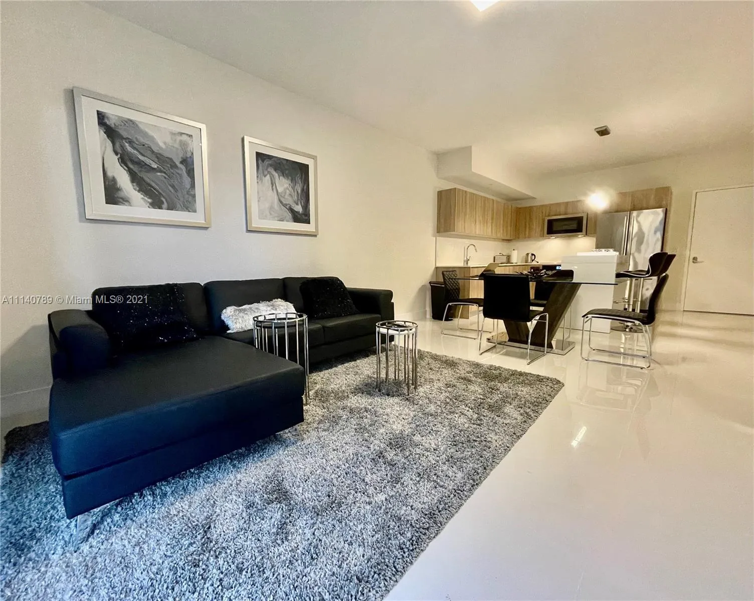 1 bedroom 2 bath for sale at 2960 NE 207th St # 707, Aventura FL 33180