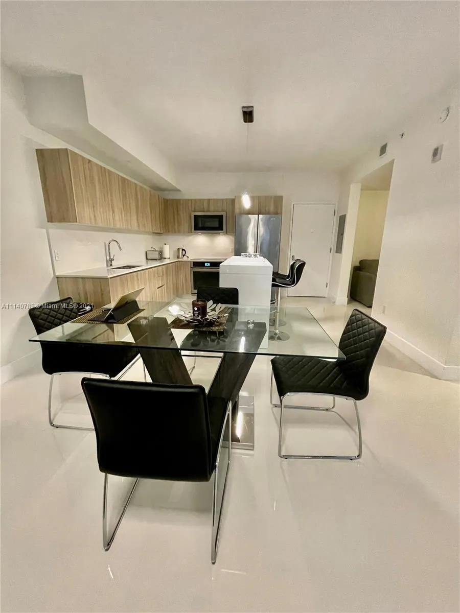 2960 NE 207th St # 707, Aventura FL 33180