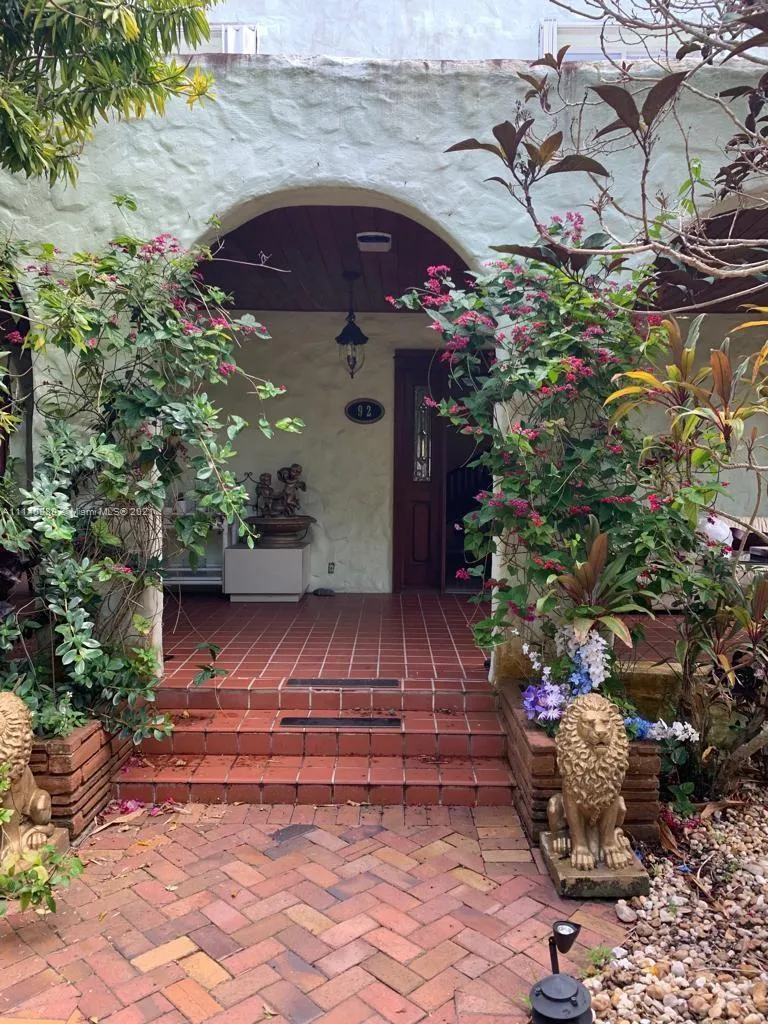 3 bedroom 2 bath for rent at 92 NE 90th St # 1, El Portal FL 33138