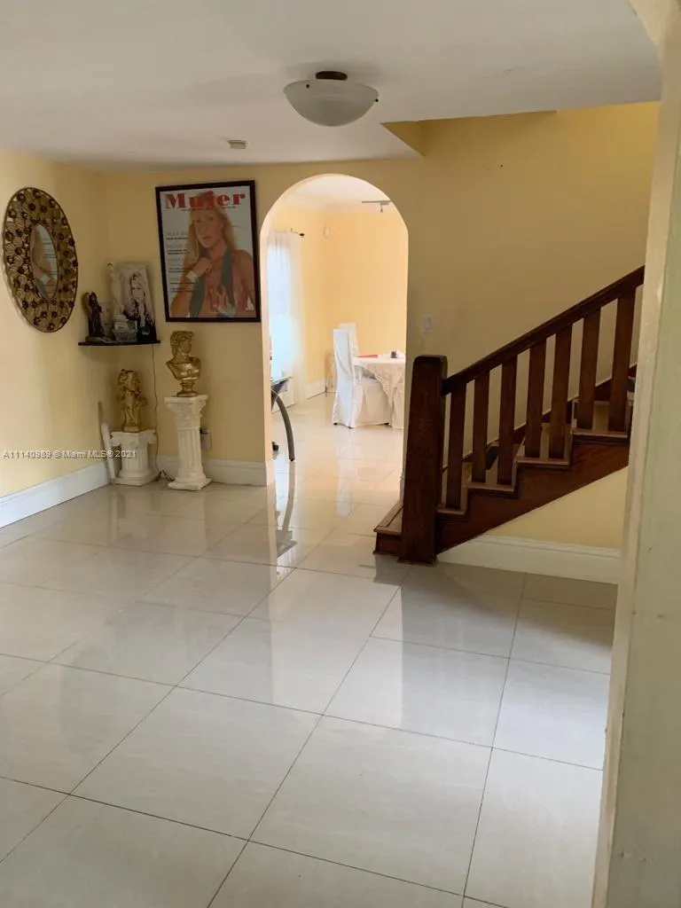 92 NE 90th St # 1, El Portal FL 33138