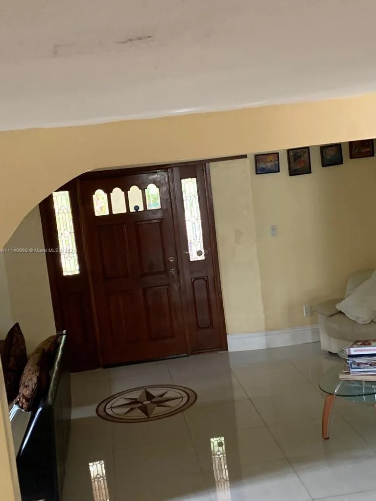 92 NE 90th St # 1, El Portal FL 33138