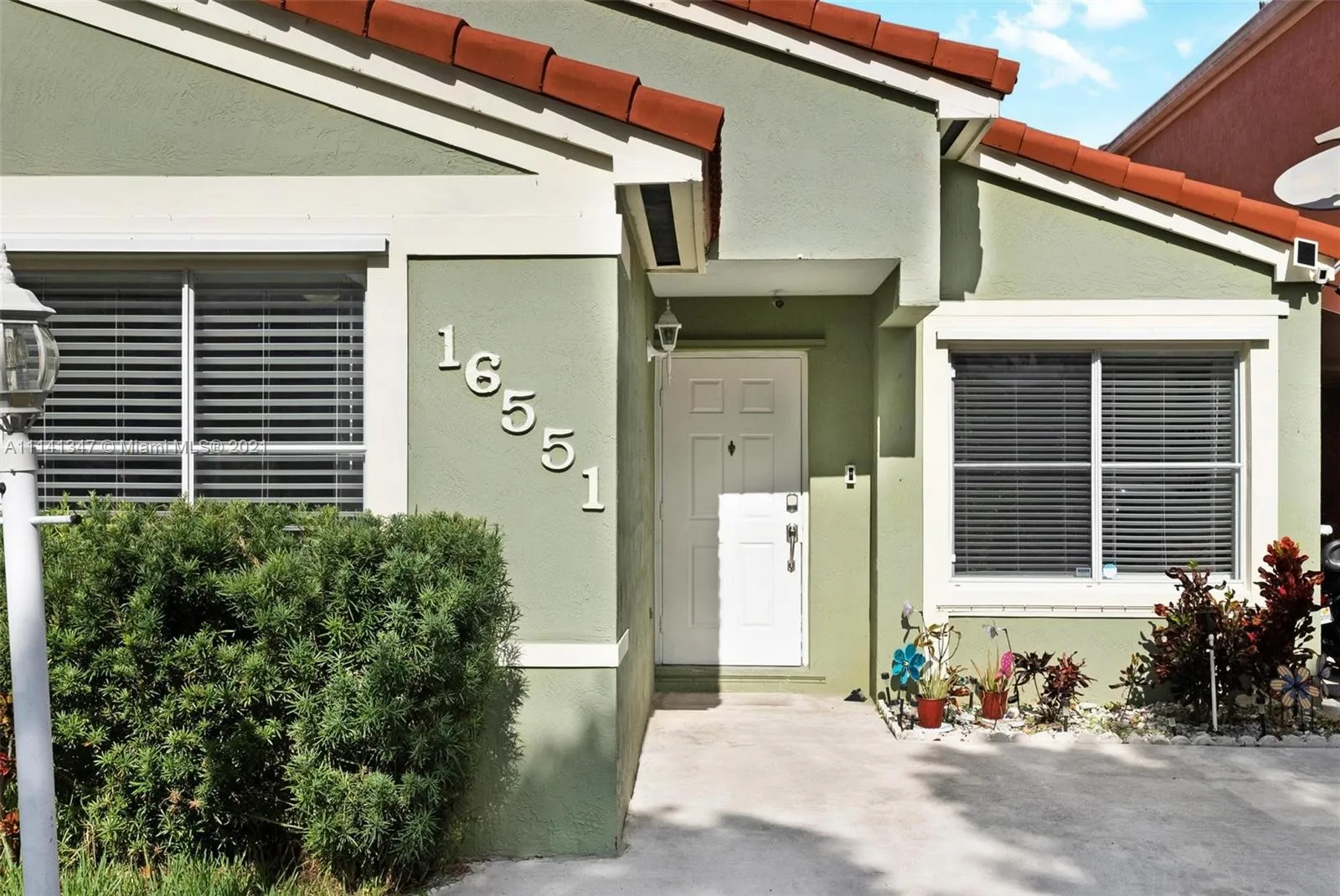 3 bedroom 2 bath for sale at 16551 SW 97th St, Miami FL 33196