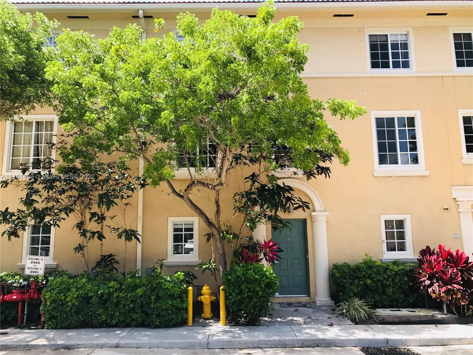 2 bedroom 2 bath for sale at 2965 NE 185th St # 1514, Aventura FL 33180