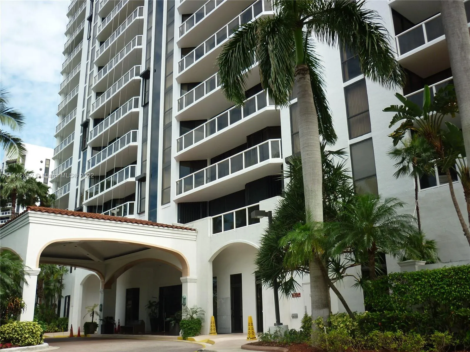 3598 Yacht Club Dr # 202, Aventura FL 33180