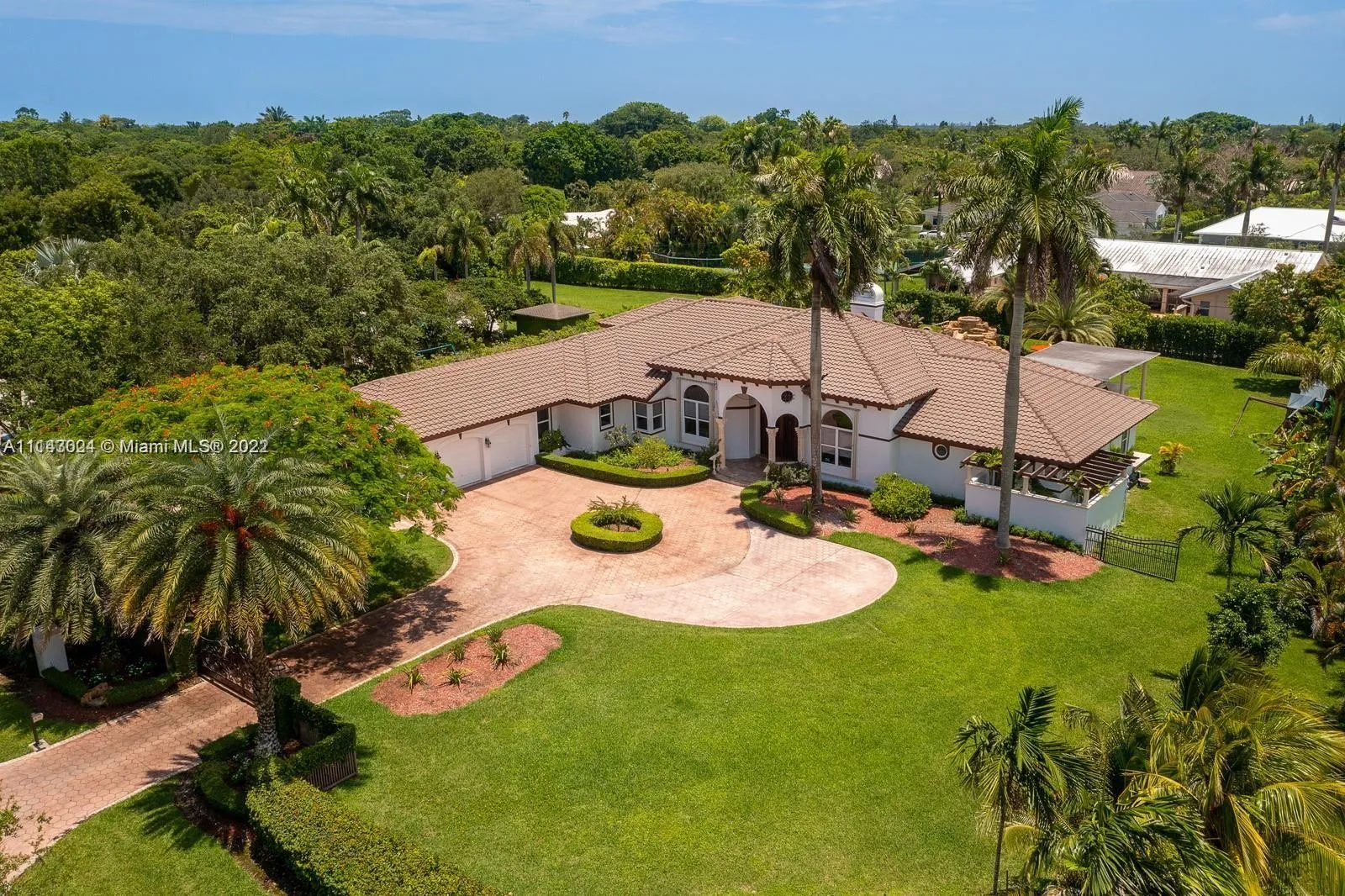 6 bedroom 6 bath for sale at 5770 SW 114th Ter, Pinecrest FL 33156