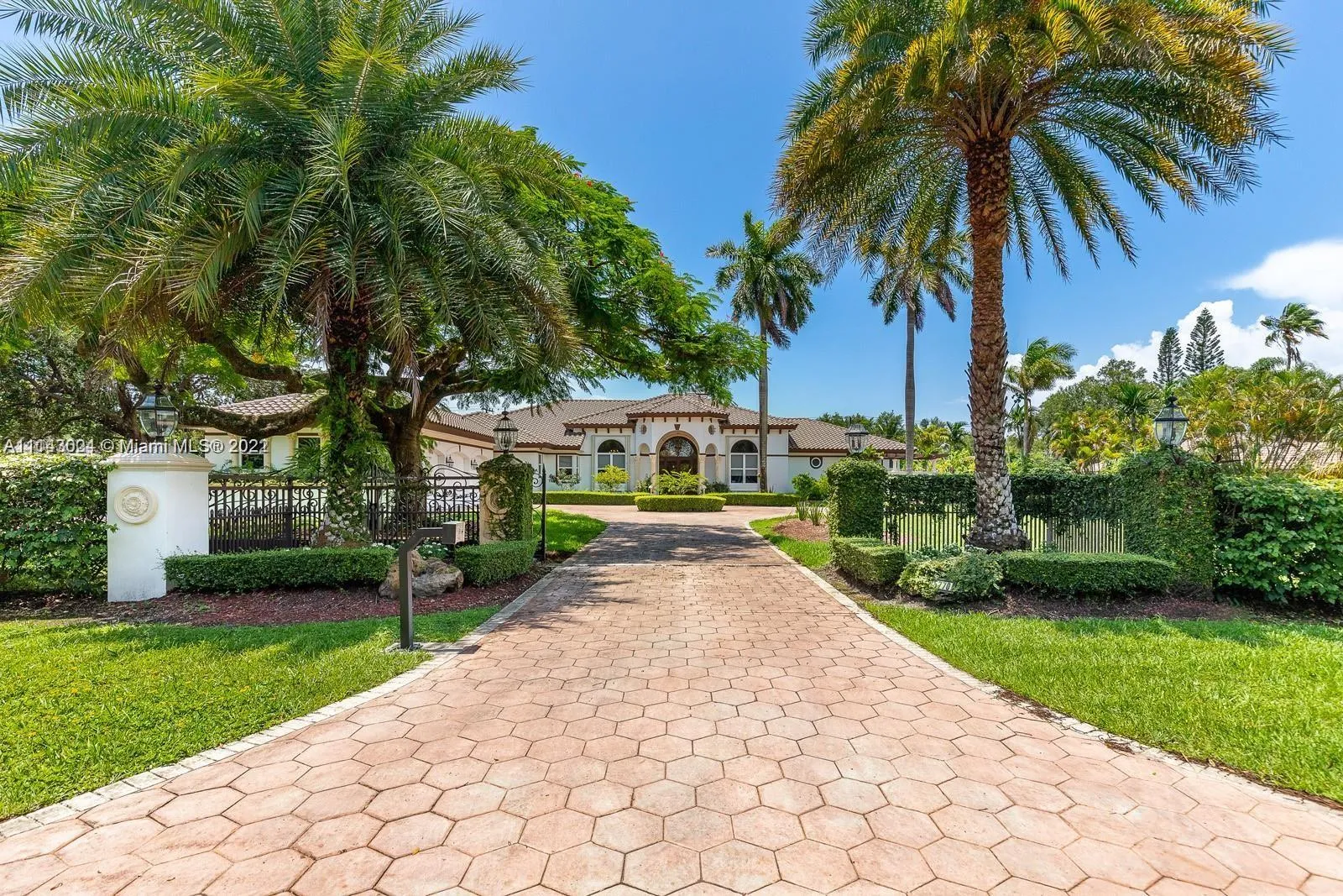 5770 SW 114th Ter, Pinecrest FL 33156
