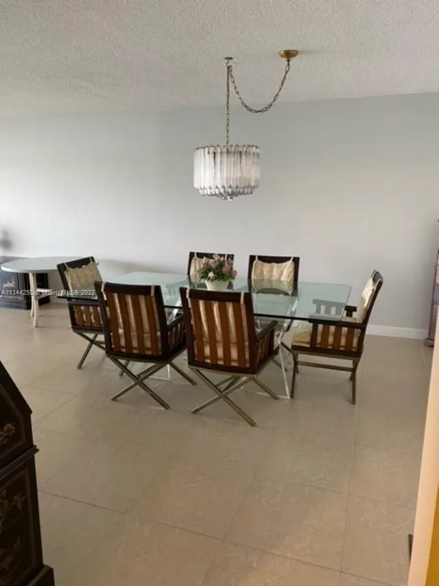 605 Ives Dairy Rd # 7, Miami FL 33179