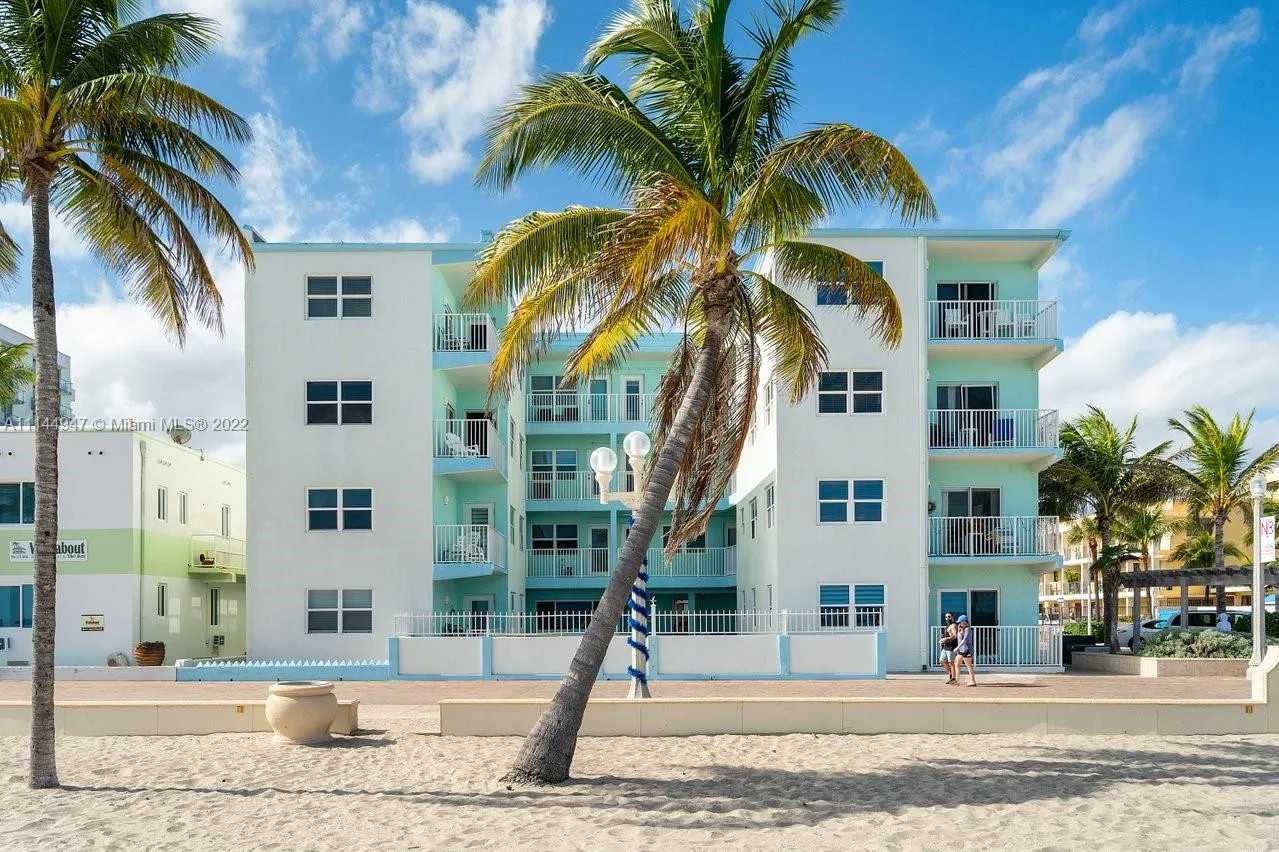 1 bedroom 1 bath for sale at 2600 N Surf Rd # 403, Hollywood FL 33019