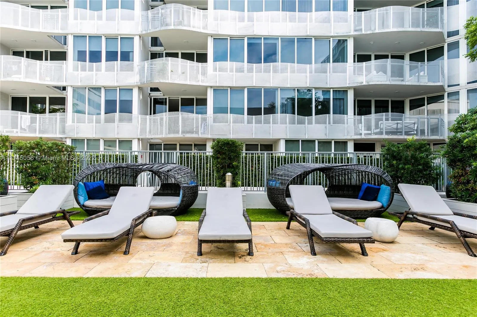 1 bedroom 1 bath for sale at 2155 Washington Ct # 206, Miami Beach FL 33139