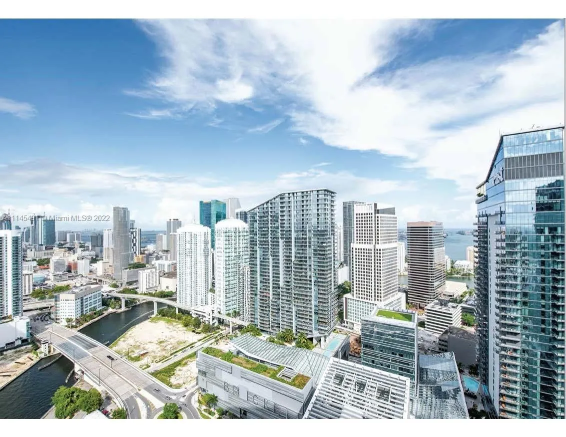 1 bedroom 1 bath for sale at 88 SW 7th St # 3707, Miami FL 33130