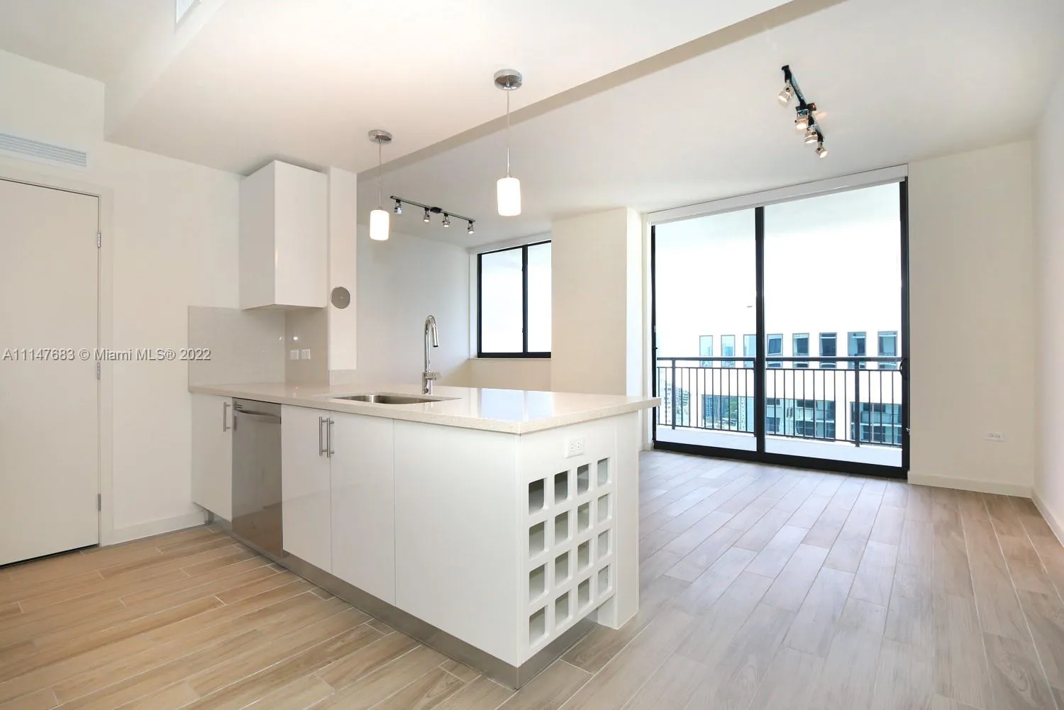 1 bedroom 1 bath for sale at 999 SW 1st Ave # 3015, Miami FL 33130