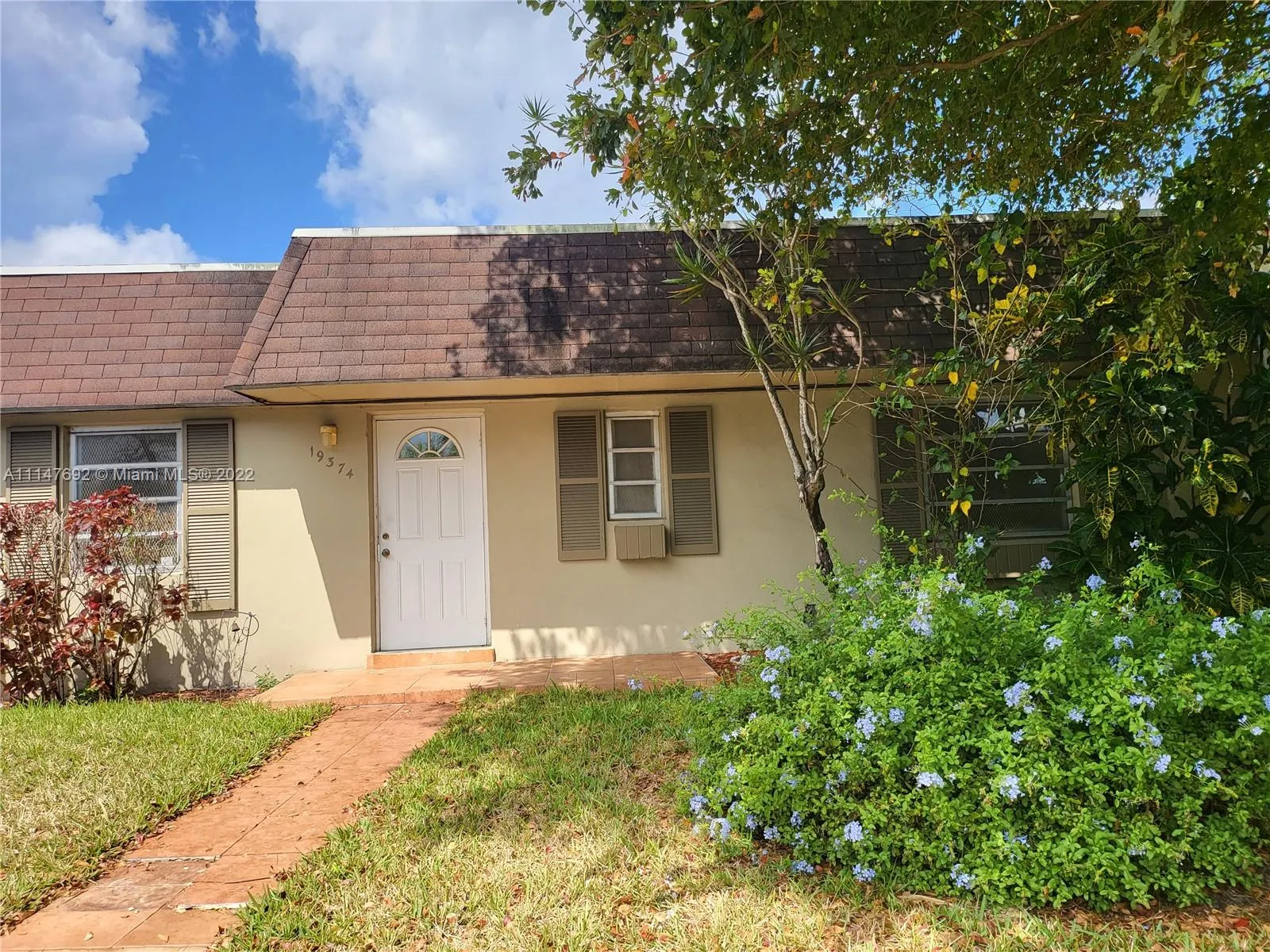 2 bedroom 1 bath for sale at 19374 NW 28th Ct, Miami Gardens FL 33056