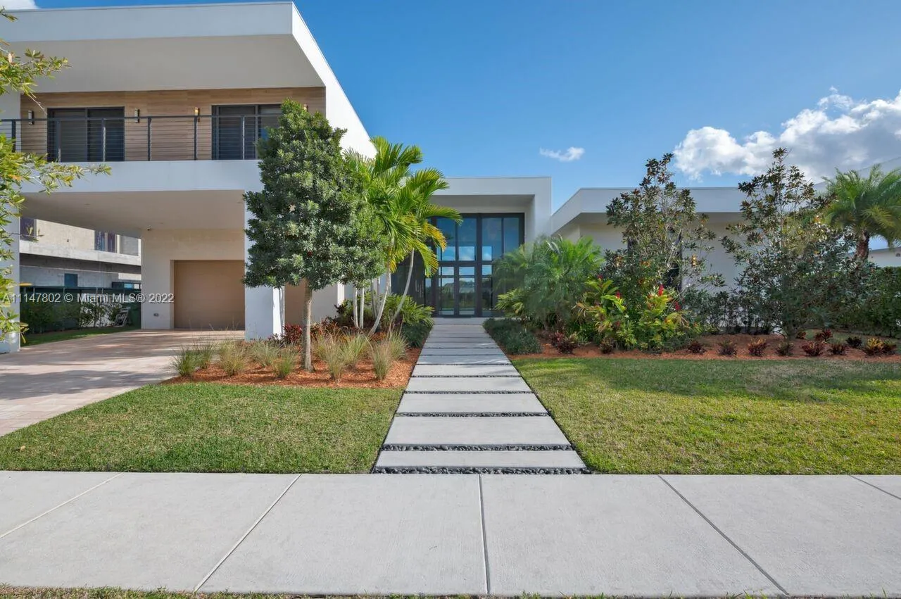 6 bedroom 8 bath for sale at 16768 Natures Way, Weston FL 33326