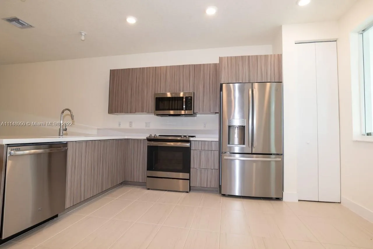 6450 NW 102nd Ct # 102, Doral FL 33178