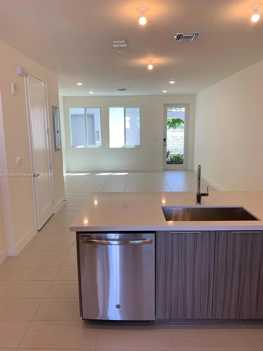 6450 NW 102nd Ct # 102, Doral FL 33178