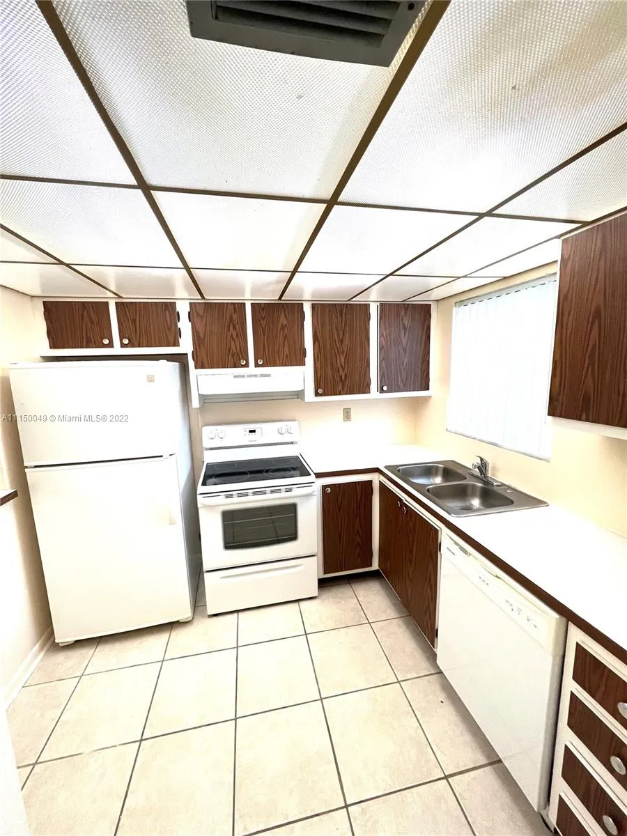 2 bedroom 2 bath for rent at 6570 Royal Palm Blvd # J, Margate FL 33063
