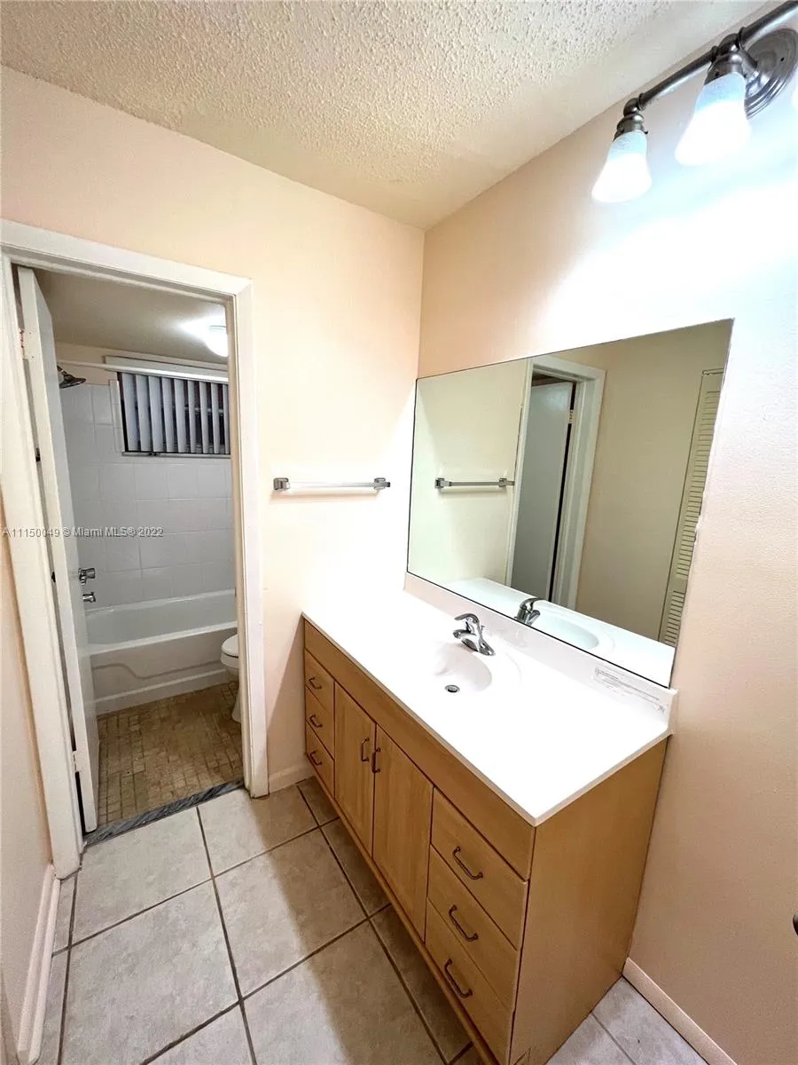 6570 Royal Palm Blvd # J, Margate FL 33063