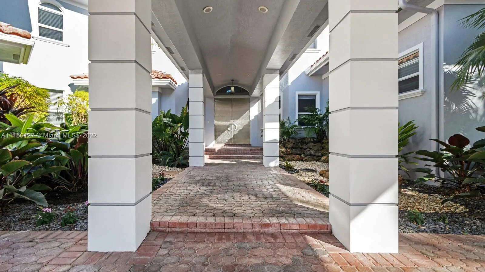 11203 NW 9th St, Plantation FL 33325