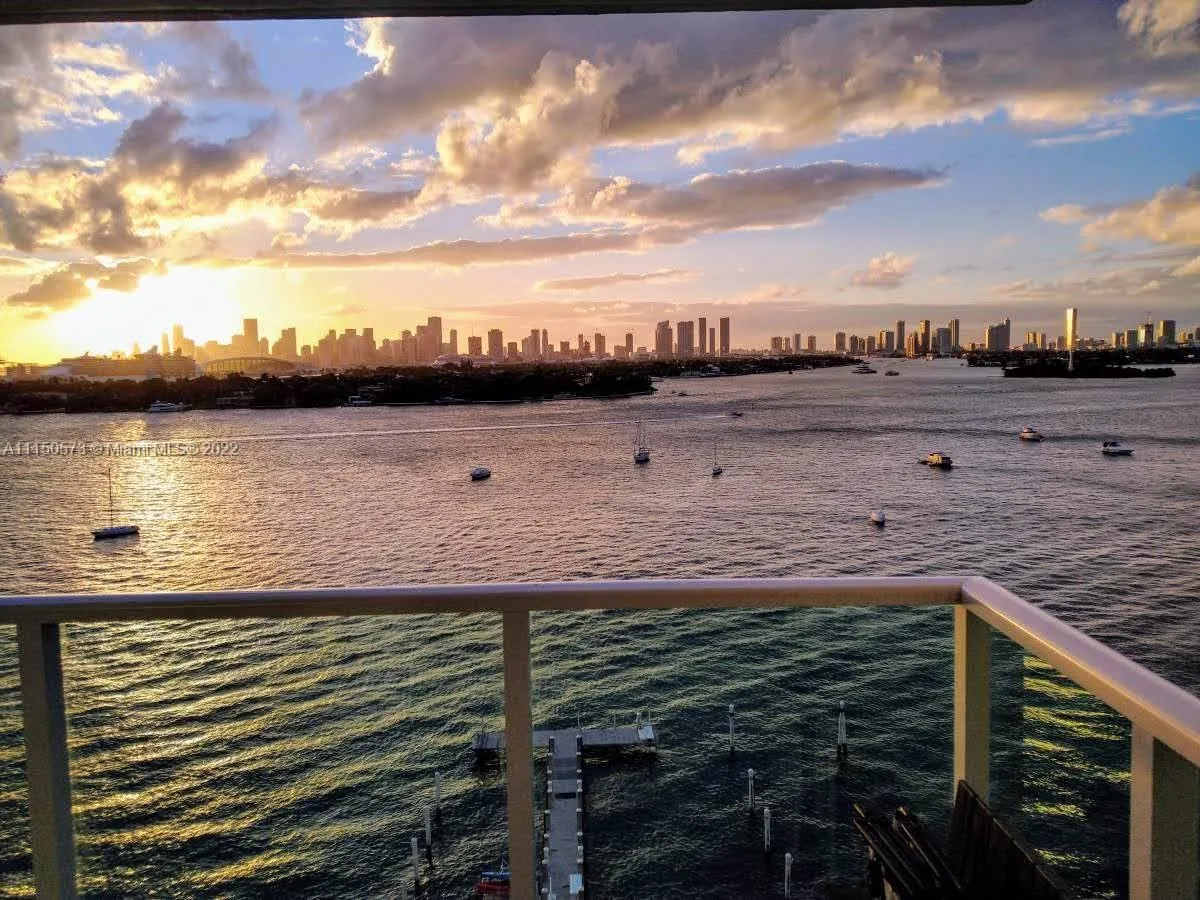 1 bedroom 1 bath for sale at 1000 West Ave # 1118, Miami Beach FL 33139
