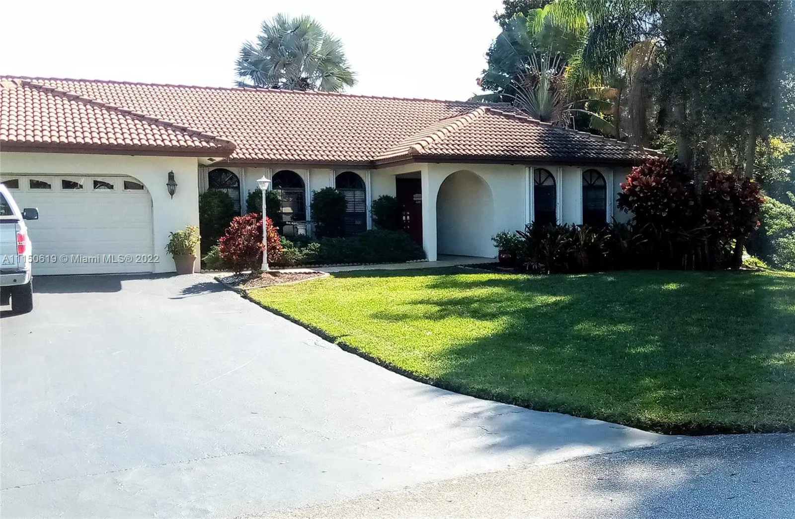 4 bedroom 3 bath for sale at 4490 SW 105th Ave, Davie FL 33328