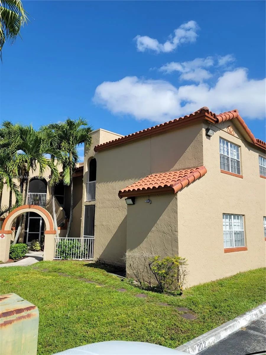 1 bedroom 1 bath for sale at 8621 SW 5th St # 201, Pembroke Pines FL 33025