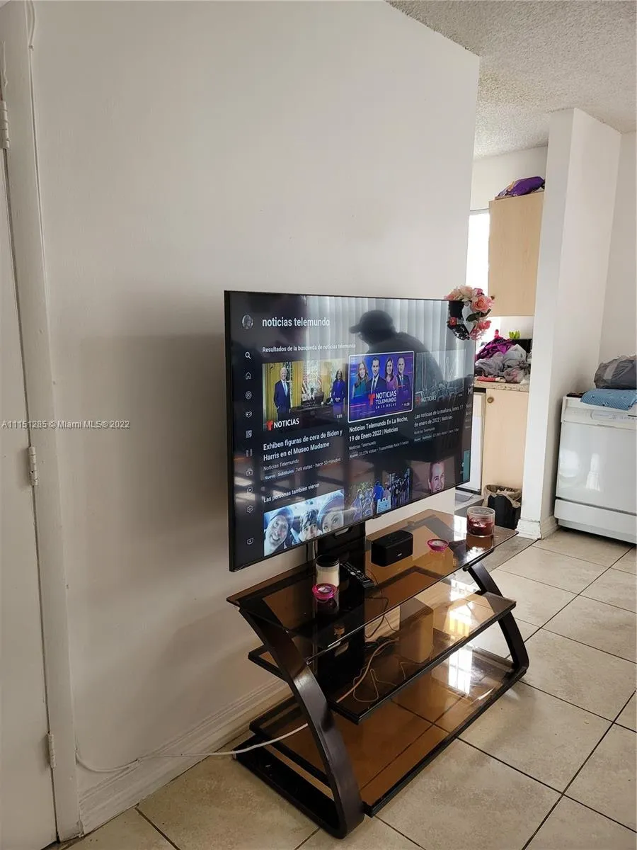8621 SW 5th St # 201, Pembroke Pines FL 33025