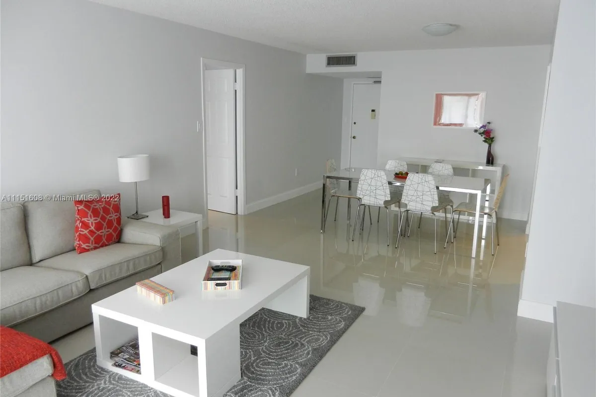 18011 Biscayne Blvd # 402, Aventura FL 33160