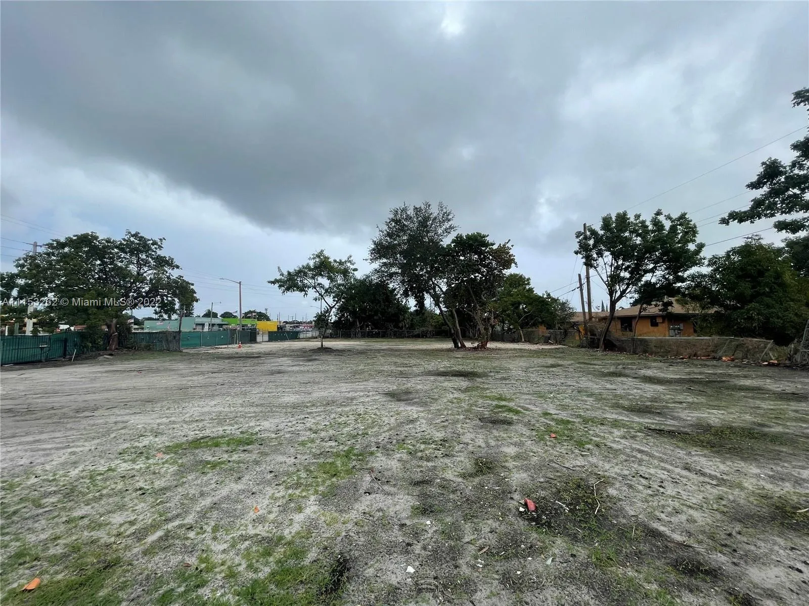 525 W Pembroke Rd, Hallandale Beach FL 33009
