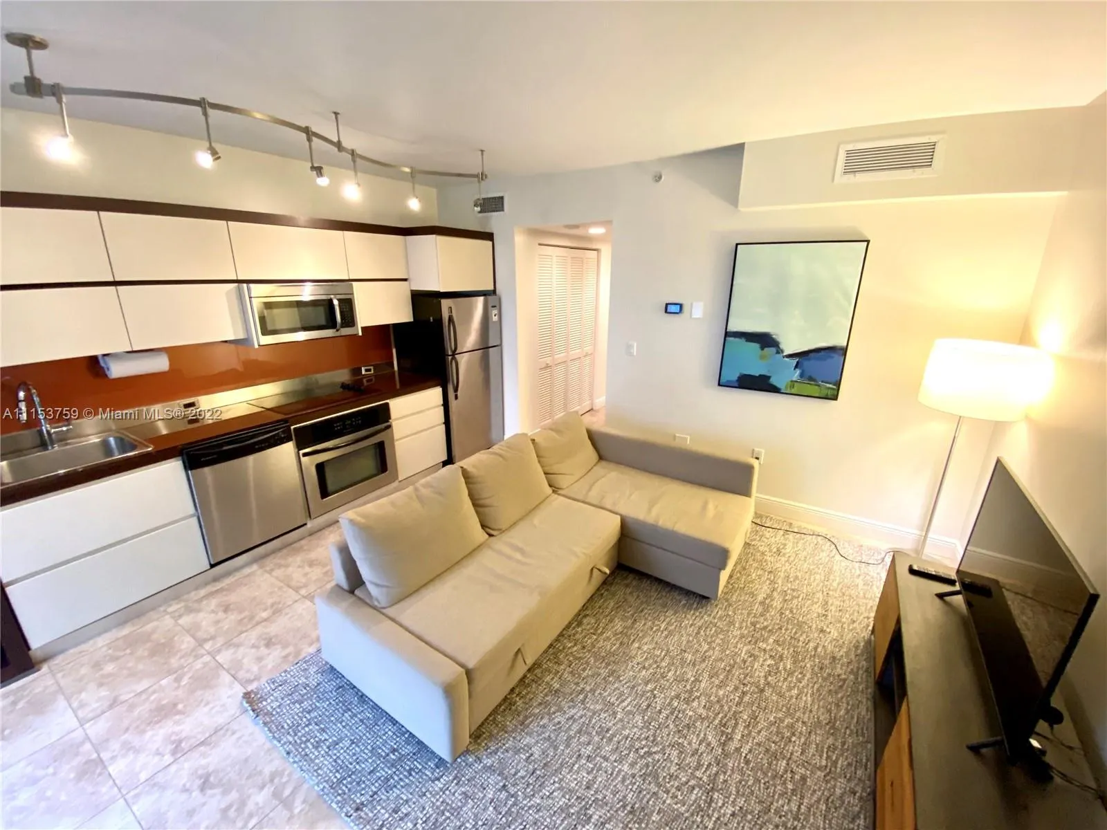 1 bedroom 1 bath for sale at 435 21st St # 110, Miami Beach FL 33139