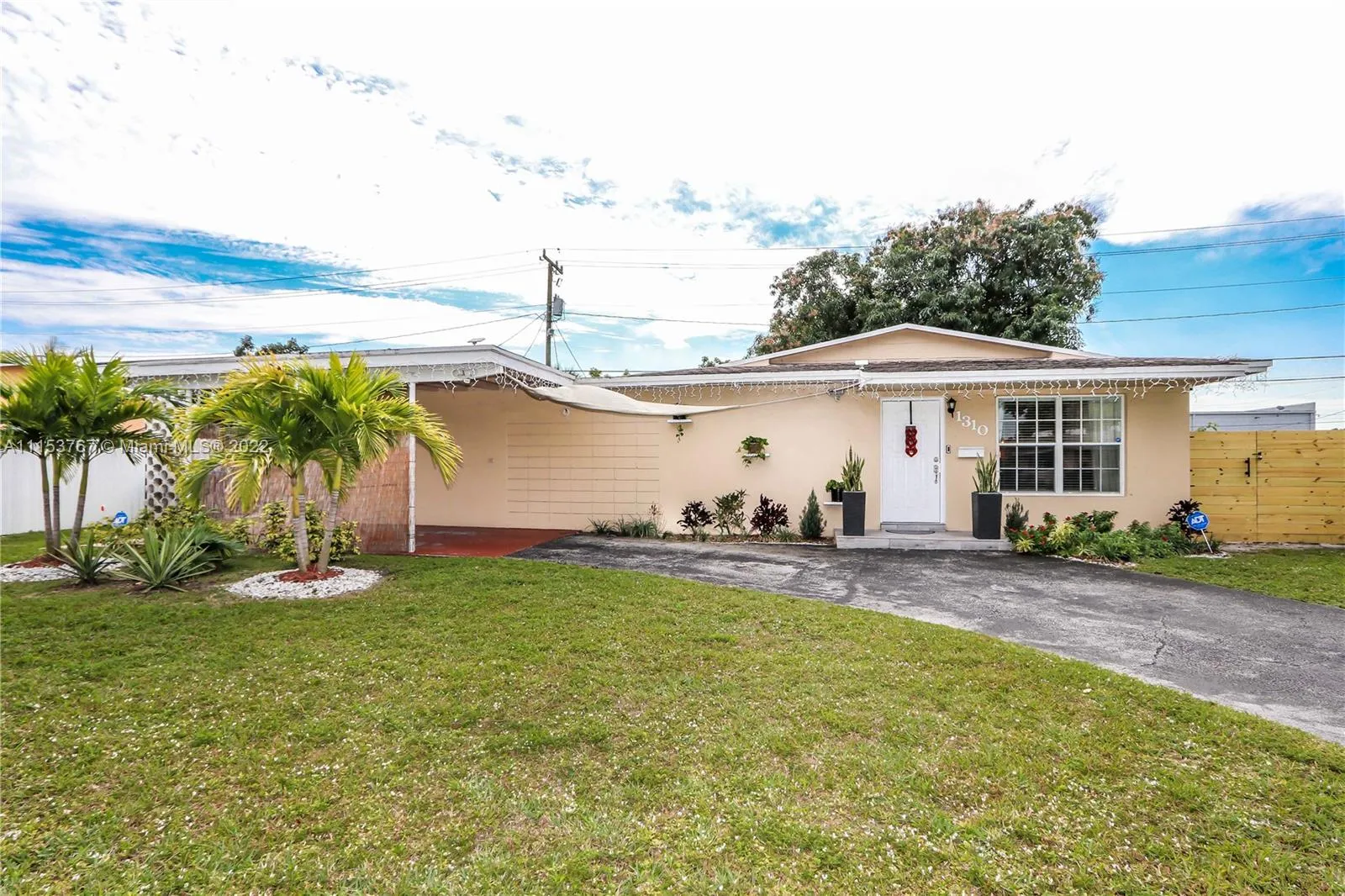 1310 NW 171st St, Miami Gardens FL 33169