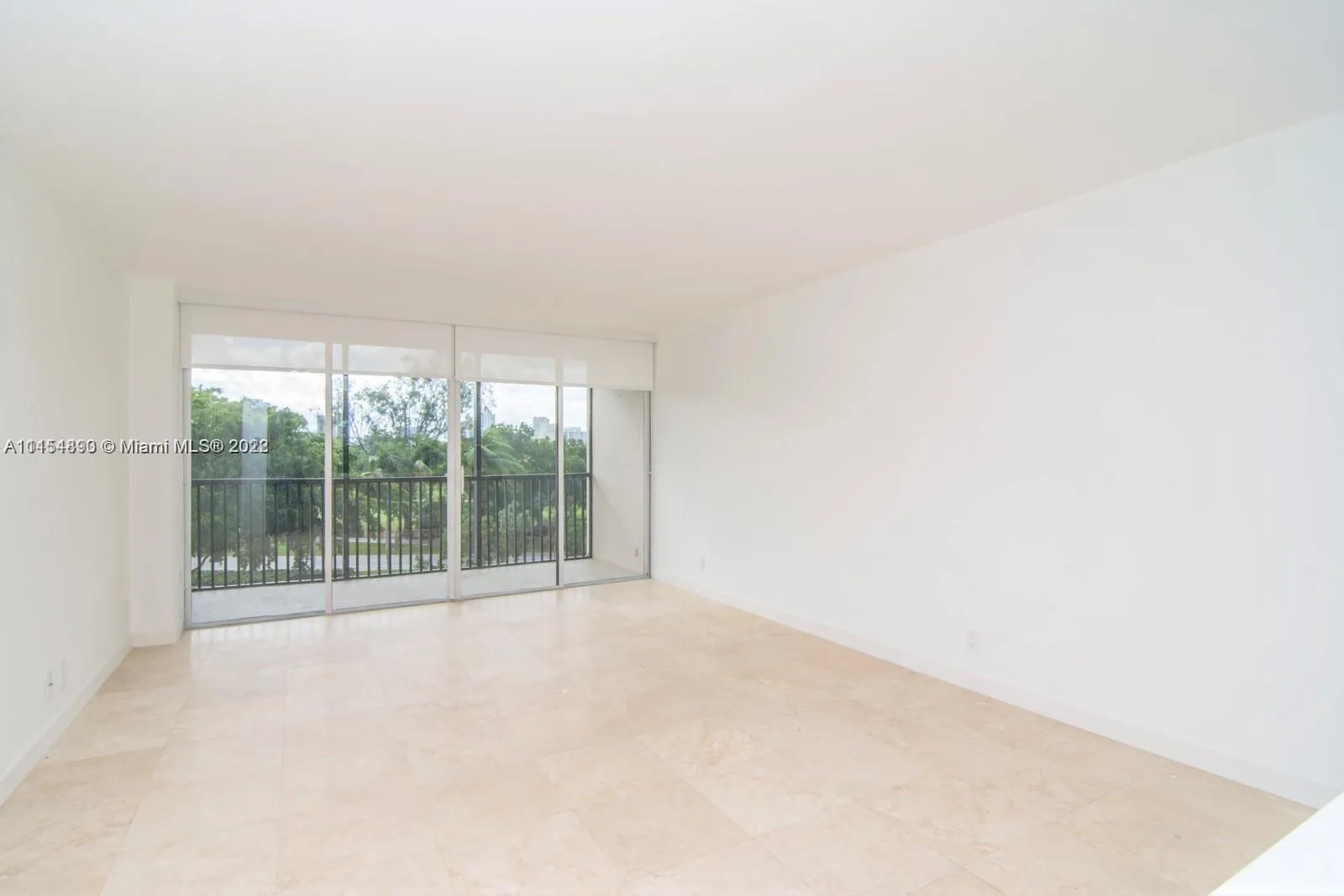 3301 N Country Club Dr # 410, Aventura FL 33180