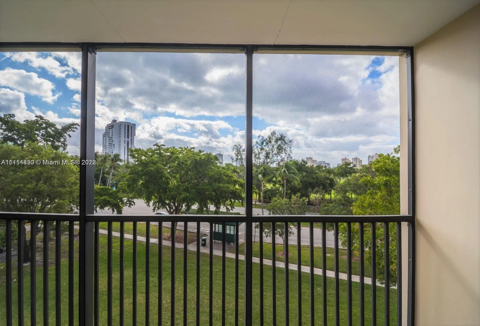 3301 N Country Club Dr # 410, Aventura FL 33180