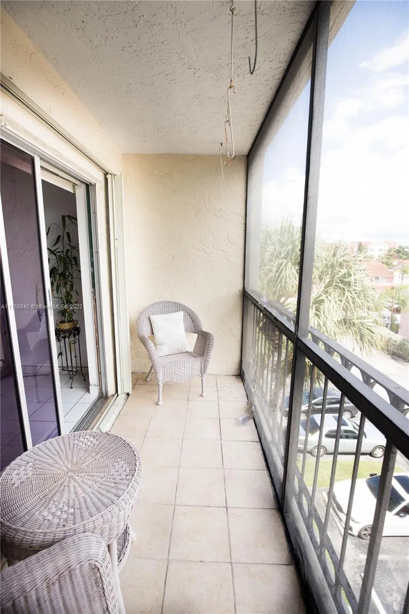 8005 Lake Dr # 404, Doral FL 33166
