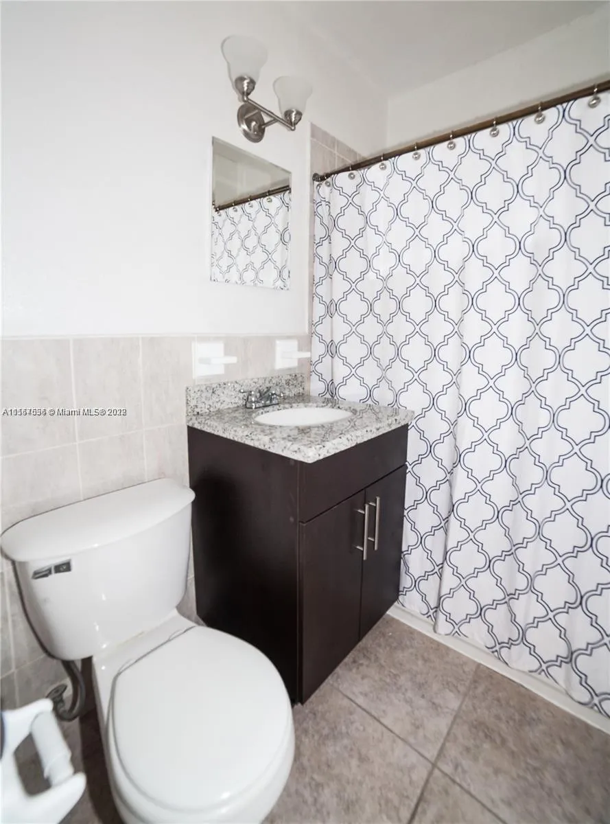 570 NE 69th St # 4, Miami FL 33138