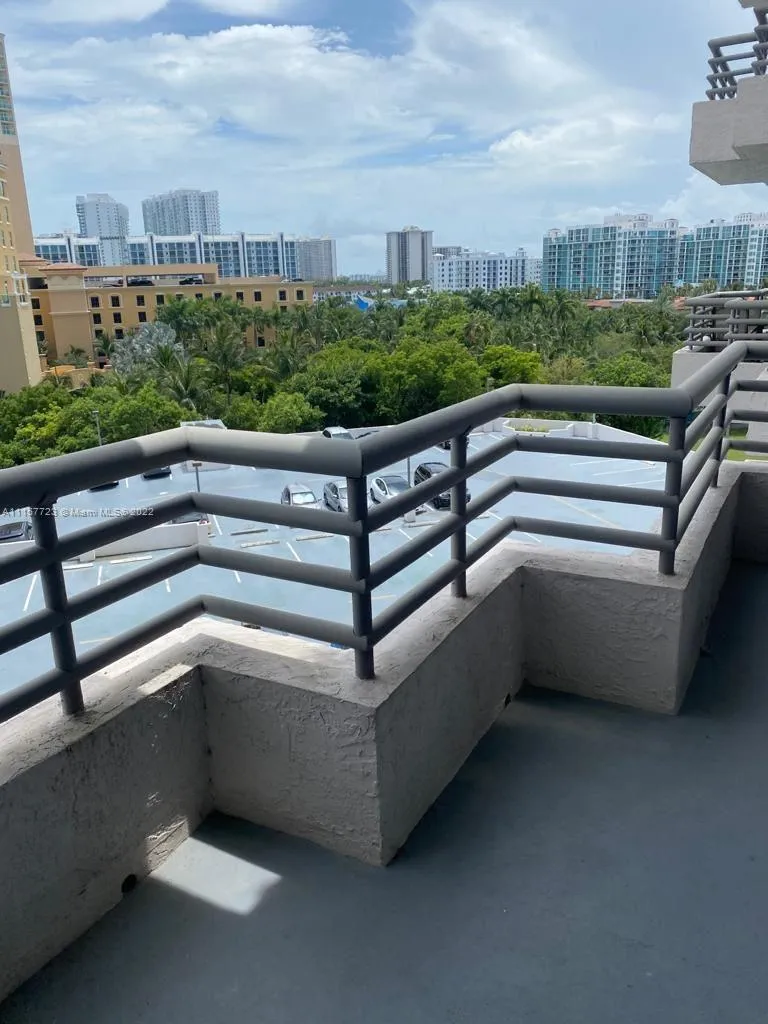3300 NE 191st St # 817, Aventura FL 33180