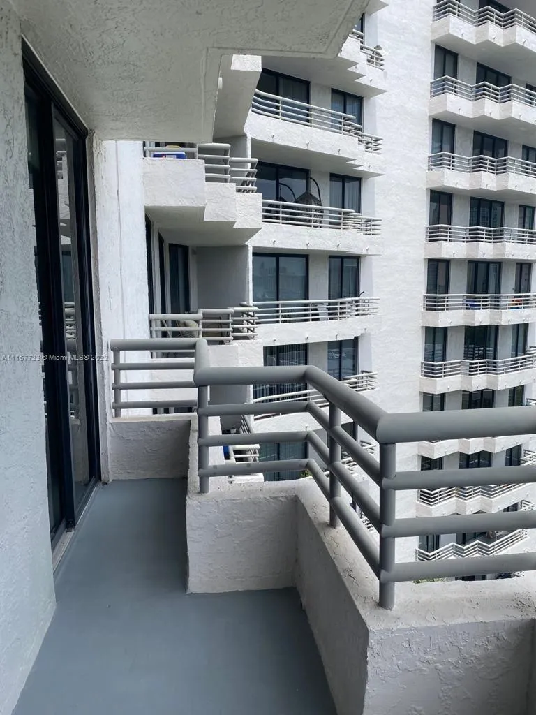 3300 NE 191st St # 817, Aventura FL 33180