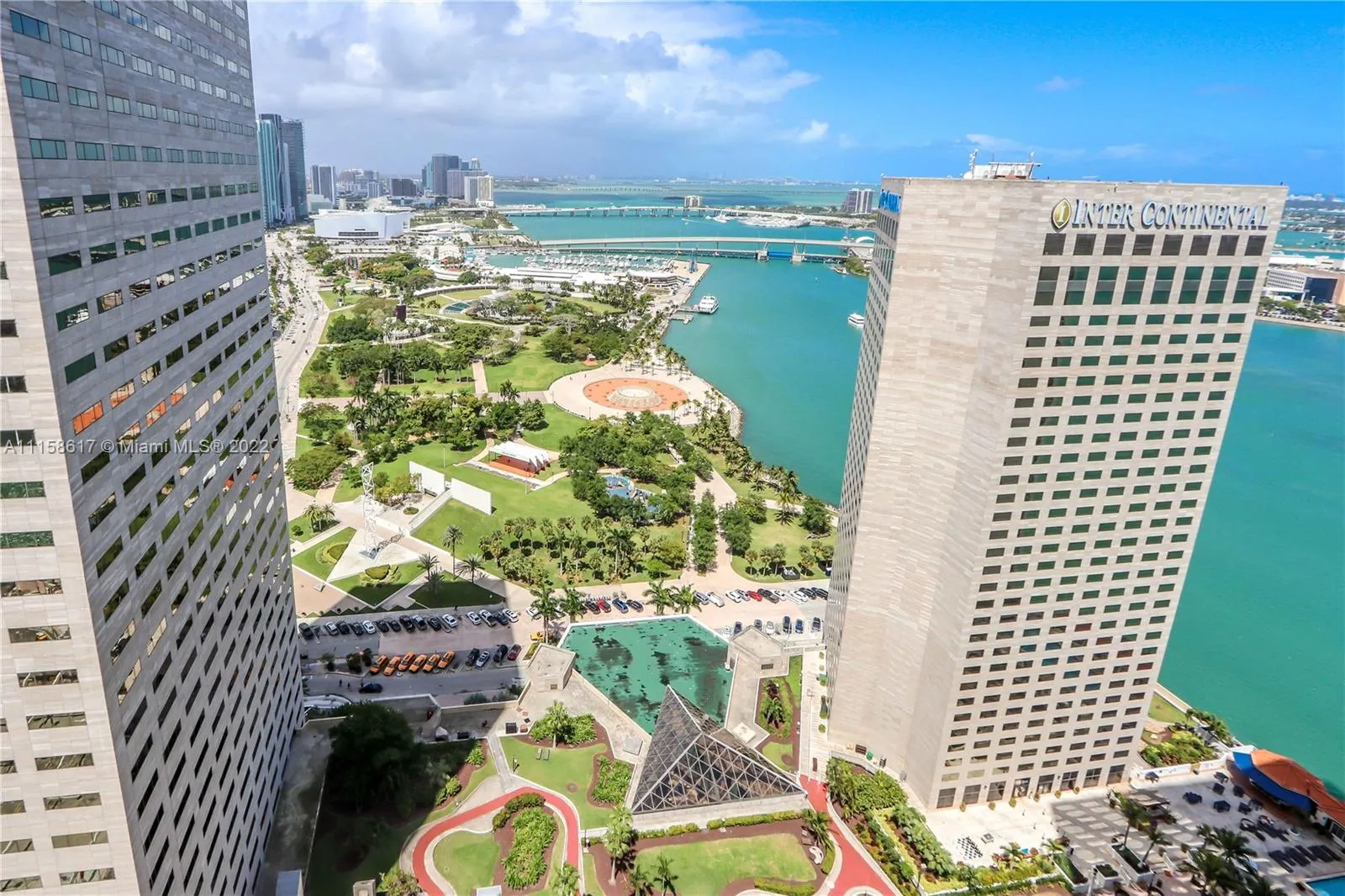 1 bedroom 1 bath for sale at 325 S Biscayne Blvd # 3918, Miami FL 33131