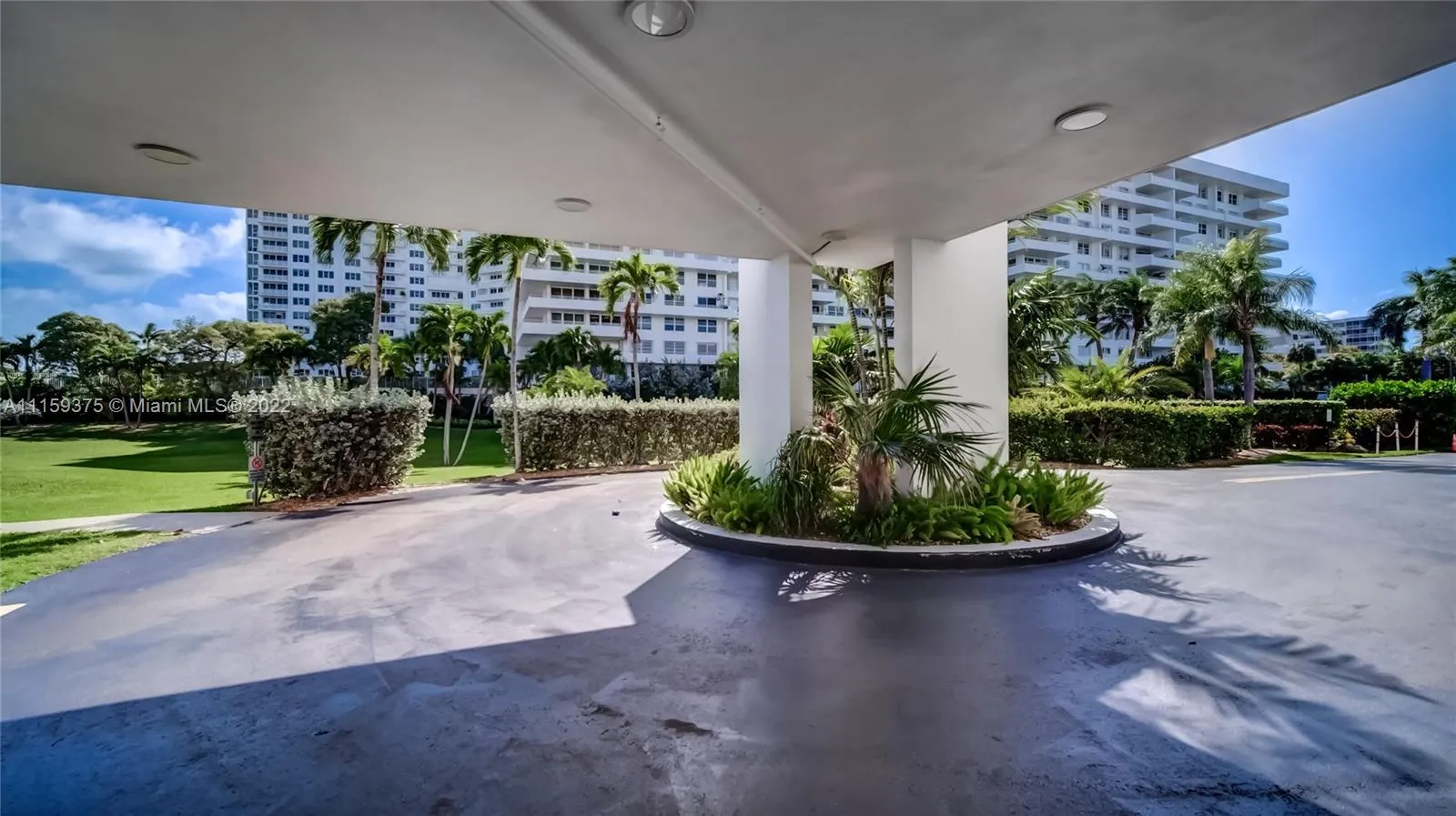 177 Ocean Lane Dr # 812, Key Biscayne FL 33149