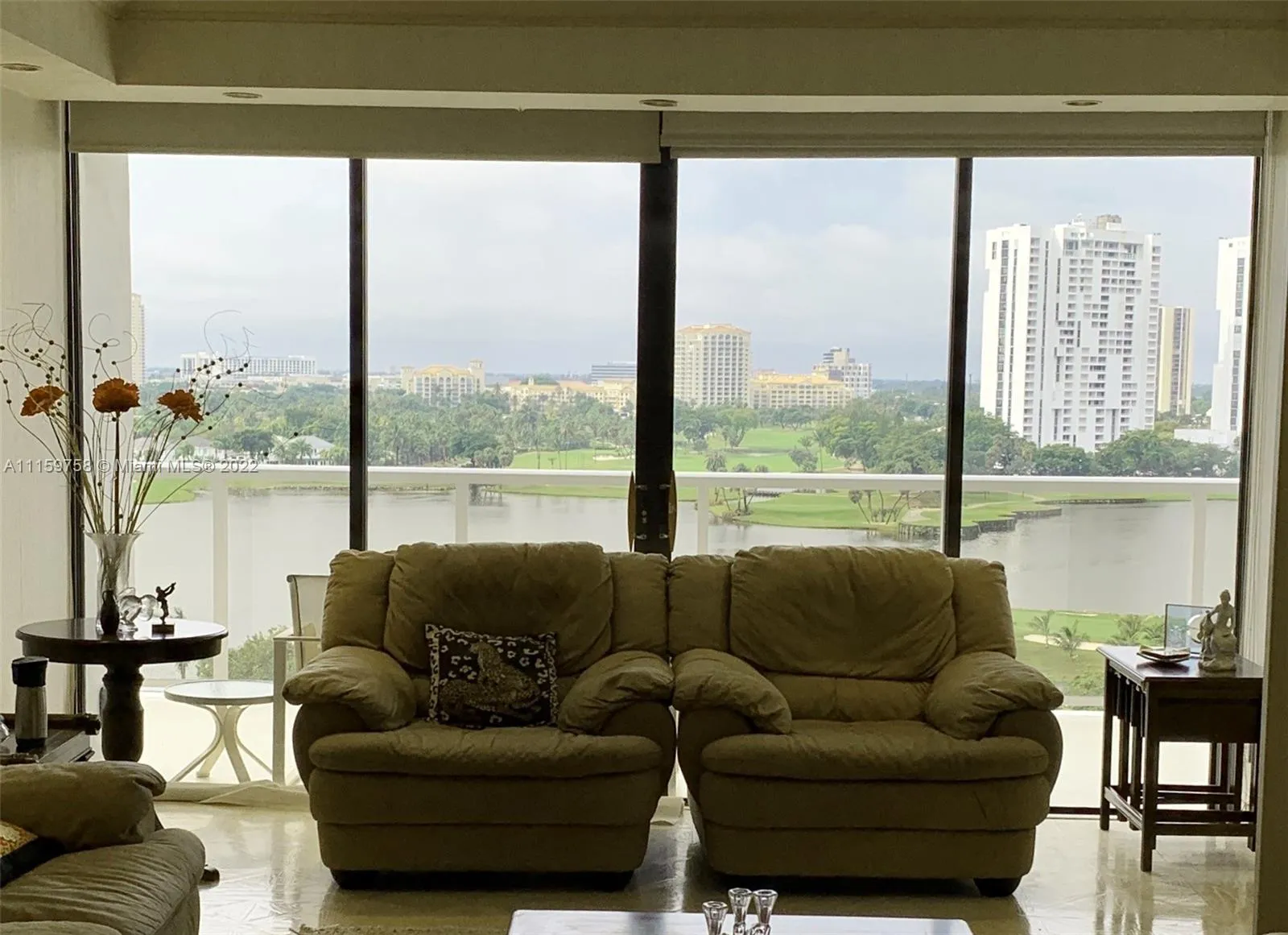 2 bedroom 2 bath for sale at 20281 E Country Club Dr # 811, Aventura FL 33180