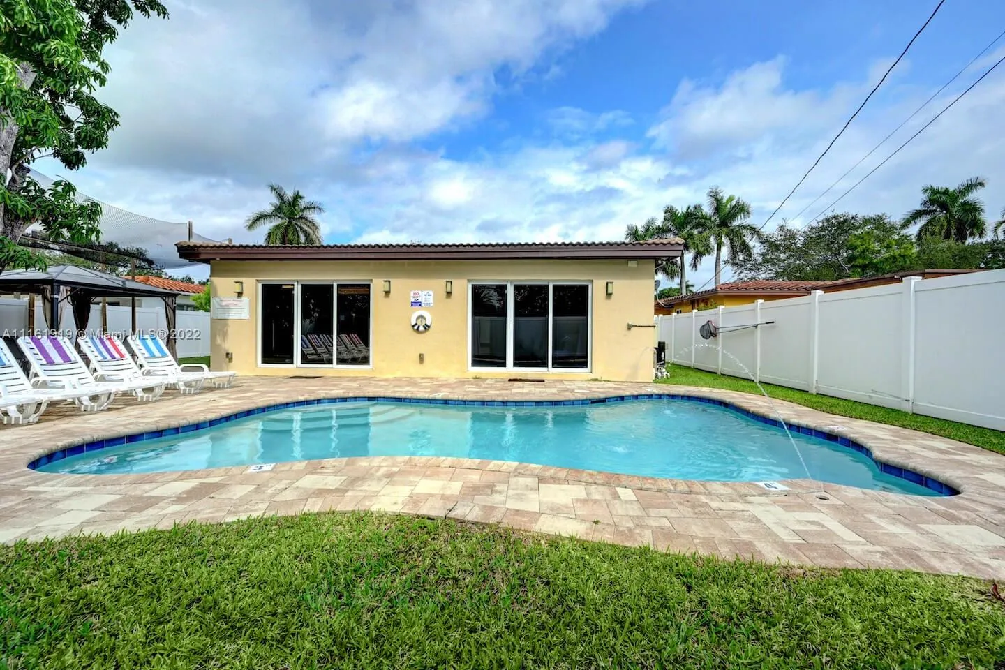 4 bedroom 3 bath for rent at 1318 Washington St, Hollywood FL 33019