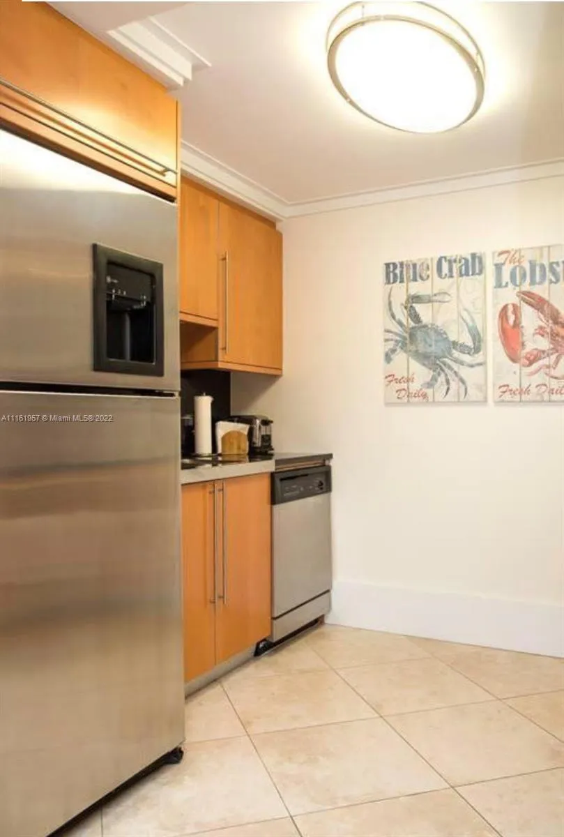 1 bedroom 1 bath for rent at 6365 Collins Ave # 2409, Miami Beach FL 33141