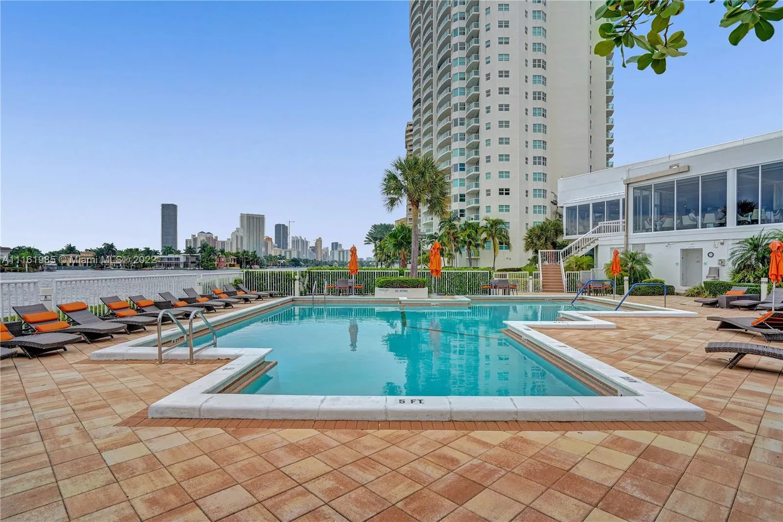 2 bedroom 2 bath for sale at 20281 E Country Club Dr # 511, Aventura FL 33180