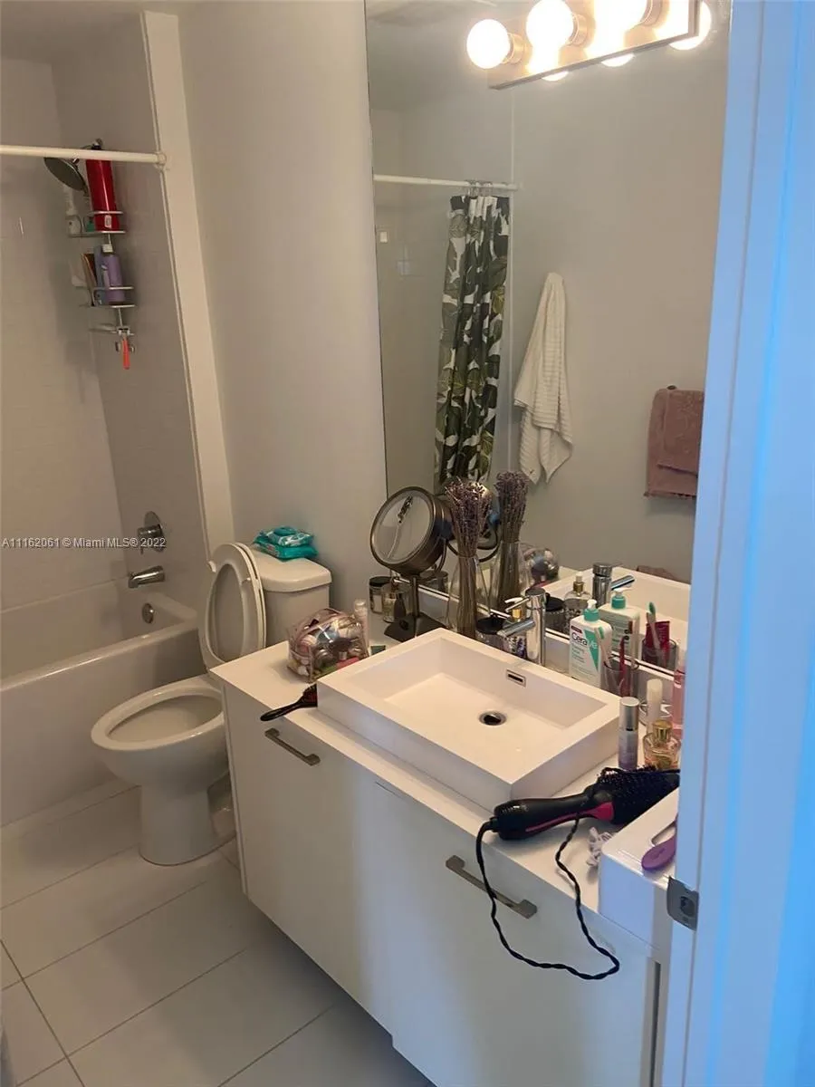151 SE 1st St, Miami FL 33131
