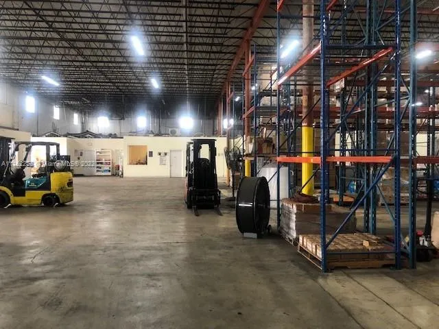 6990 NW 25th St, Miami FL 33122