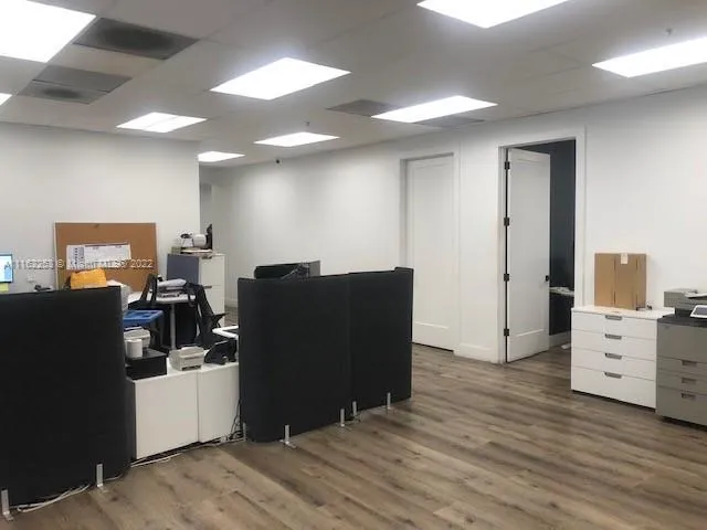 6990 NW 25th St, Miami FL 33122