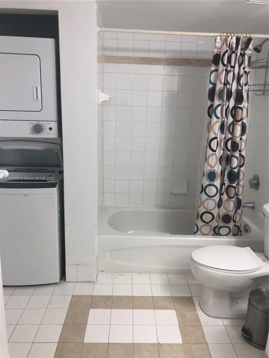 1200 Brickell Bay Dr # 2424, Miami FL 33131