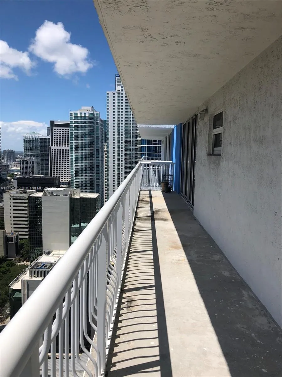 1200 Brickell Bay Dr # 2424, Miami FL 33131