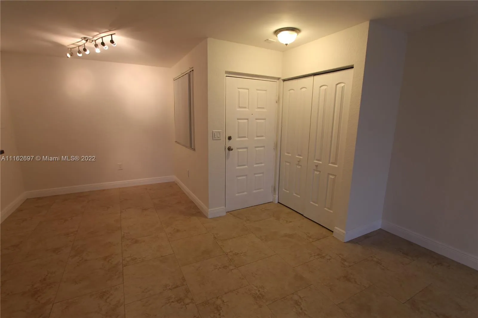 1 bedroom 1 bath for rent at 2881 N Oakland Forest Dr # 107, Oakland Park FL 33309
