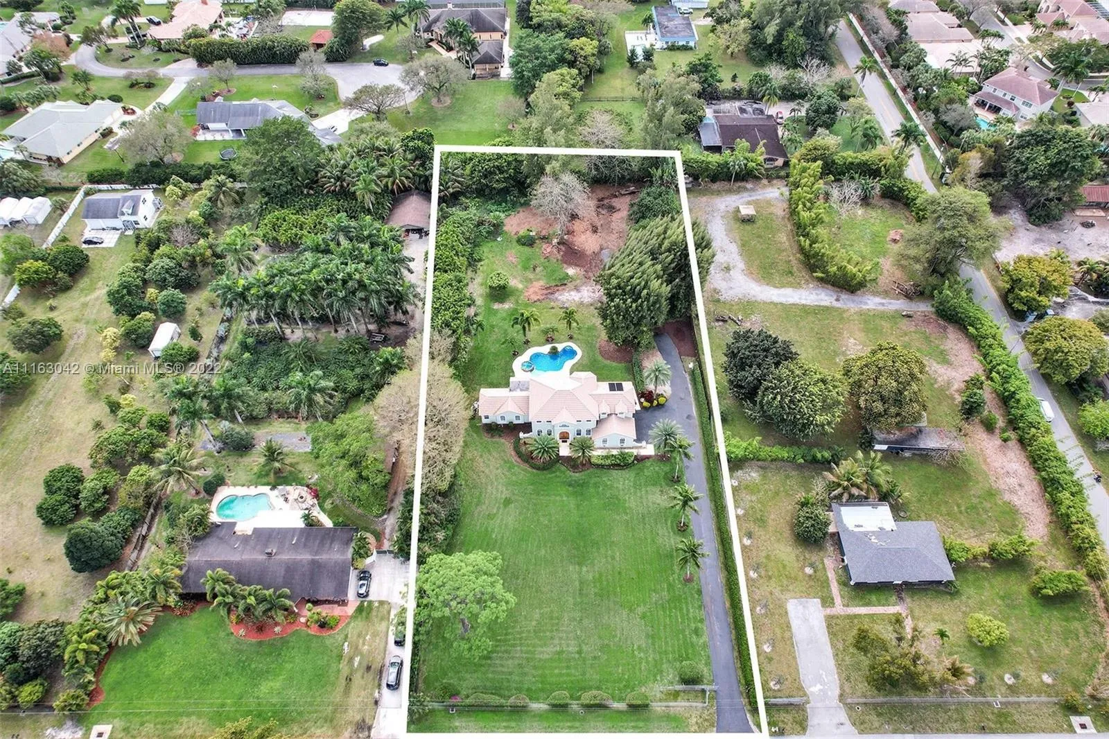 8 bedroom 4 bath for rent at 5100 NW 76th Pl, Fort Lauderdale FL 33073